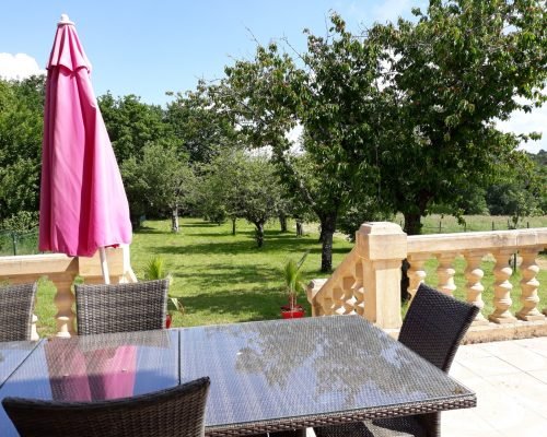 terrasse avec vue sur le verger