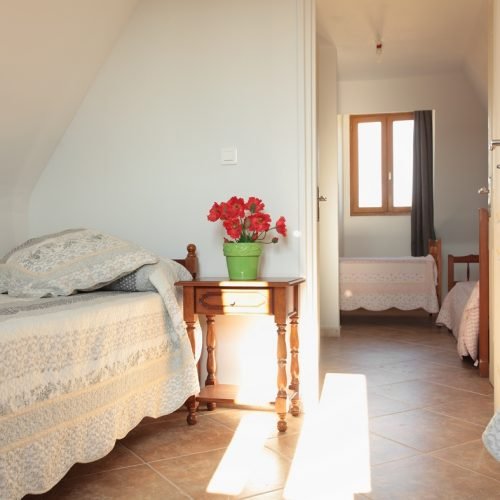gîte 9 2ème étage avec 1 ch. avec 2 lits 1 pers. + 1 coin avec 2 lits 1 pers.